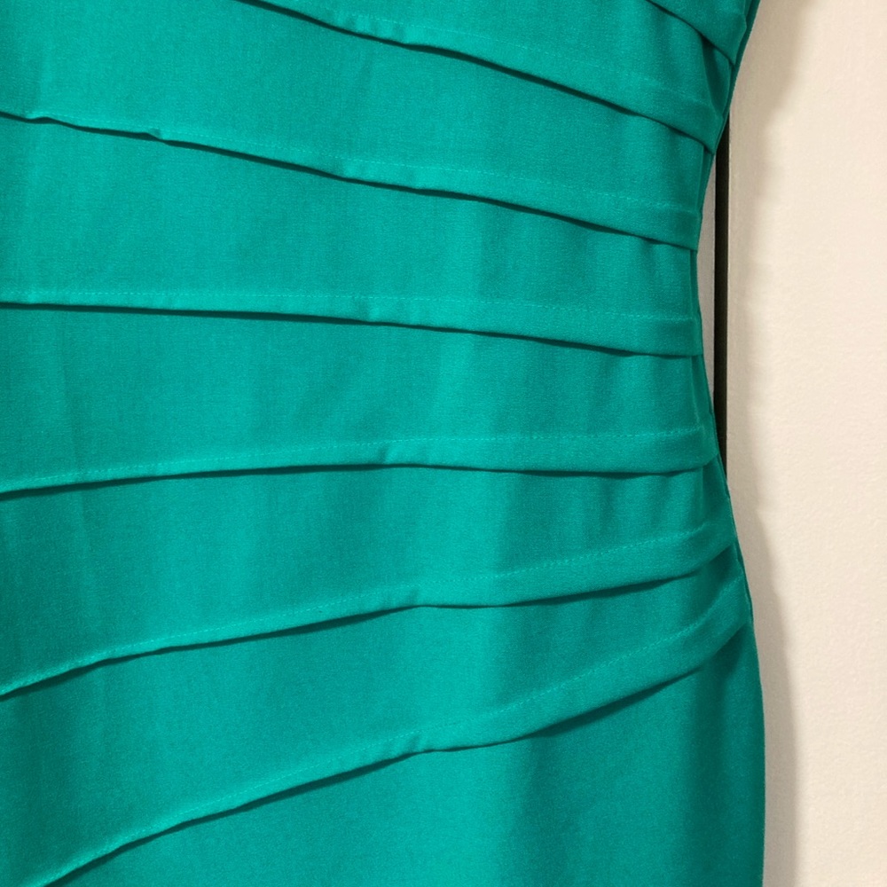 Green Calvin Klein Starburst Sheath, like new, 10